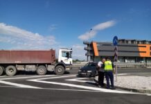 Камион влачи лек автомобил 30 м. на пътя Пловдив–Асеновград