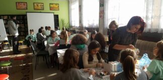 В предколедна еко арт работилница се включиха днес ученици от ОУ „Ангел Кънчев“