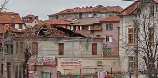 Монтираха сателитна чиния на стена на Караалановото училище Карааланово училище