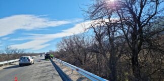 Ремонтът на пътя Асеновград-Кърджали продължава, поставят мантинели монтиране на мантинели