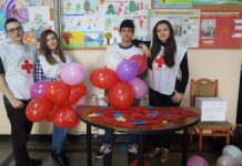 Валентинки и презервативи раздаваха днес от МБЧК-Асеновград