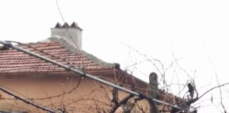 Под дъжда посрещнаха днес Трифон Зарезан в село Избеглии