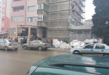 Започна раздаването на хранителни помощи в Асеновград – 5-ма полицаи охраняват пункта