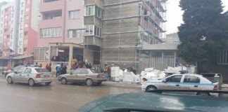 Започна раздаването на хранителни помощи в Асеновград – 5-ма полицаи охраняват пункта