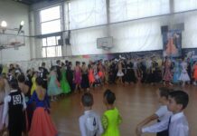 Турнирът по спортни танци в зала „Асеновец“ е в разгара си /снимки/