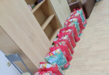 Общинският младежки съвет зарадва с подаръци 40 души преди празниците