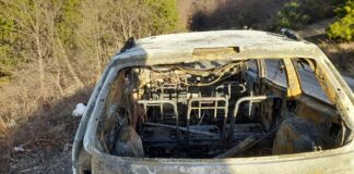 Кола се запали и изгоря до основи на пътя за с. Лясково