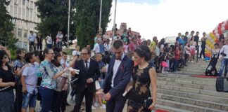 Абитуриентите дължат здравноосигурителни вноски след средно образование