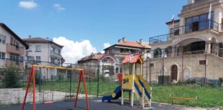 Ремонтите по детските площадки в Асеновград