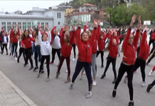 Денят е хубав, когато започне с музика, танц и усмивка, знаят в ОУ „Христо Ботев“ в Асеновград