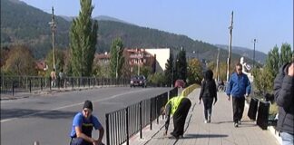 Подменят обезопасителни колчета с метални решетки