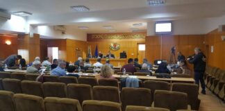 Общината подпомага зрелостници, на които единият или и двамата родители са починали