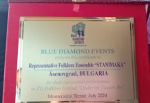 Почетен плакет за ПФА „Станимака“ след участие във фолклорен фестивал в Италия