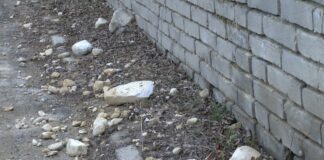 Падащи камъни и опасност от свлачище на главна улица в кв. Горни Воден Падат камъни от скат на главна улица в Горни Воден