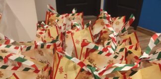 Коледният благотворителен базар в бара с голям успех