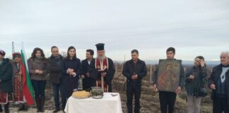 Куклен отбелязва празника Трифон Зарезан с традиционно зарязване на лозите