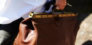 Задигнаха чанта с близо 20000 лева от търговска база в Пловдив