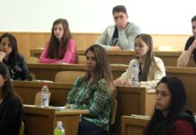 Кандидат-студентите плащат сами здравните си осигуровки през летните месеци