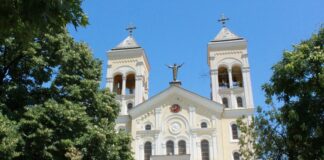 750 души в църквата „Пресвето сърце Исусово“ за литургията на папа Франциск, над 250 деца от Раковски и Калояново ще вземат първо причастие