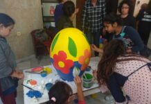 Ученици изписаха големи магически яйца