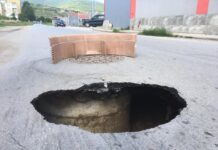 Дълбока дупка зейна в новия асфалт на ул. „Хан Кардам“ в кв. Запад