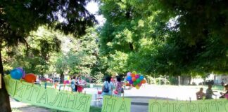 Читалня на открито в парка за Паисиевите дни в Асеновград