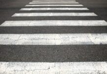 Шофьор на товарен автомобил блъсна възрастна жена на пешеходна пътека в Асеновград