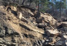 Голямо свлачище преди с. Наречен наложи затваряне на пътя Асеновград – Смолян