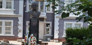 Асеновград почете 100-тната годишнина от рождението на народния писател Николай Хайтов с поклонение пред неговия паметник на едноименния централен площад в града