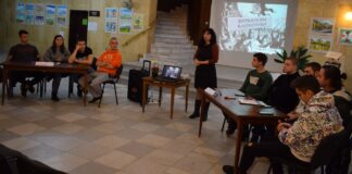 Ученици от ПГ „Цар Иван Асен II“ представиха интерактивен урок „Пътуване във времето“ във фоайето на Градската библиотека