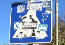 Вандали облепят със стикери пътните знаци в Асеновград Вандализъм