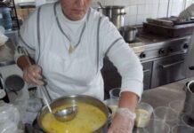 От 28 август стартира кандидатстването за удължаване на програма „Топъл обяд у дома“