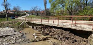 Община Асеновград разчиства поражения от наводнения в няколко села