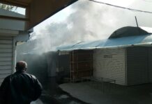 Горят магазинчета с дрехи на Кооперативния пазар в Асеновград