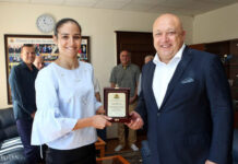 Eвропейската ни шампионка Мария Йовкова с грамота и награда от министър Кралев