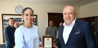 Eвропейската ни шампионка Мария Йовкова с грамота и награда от министър Кралев