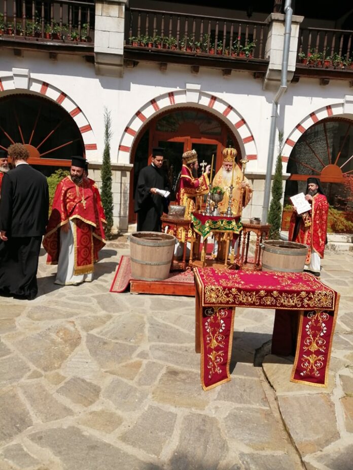 96561063_577399219560069_1096294503997767680_n