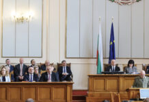 Един месец извънредно положение в България от 13 март