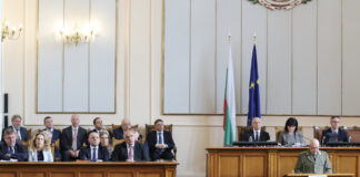 Един месец извънредно положение в България от 13 март