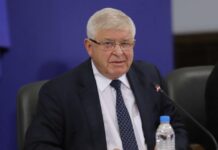 Връщат носенето на маски на закрити обществени места