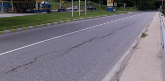 Проблемен участък от пътното платно на изхода на Асеновград