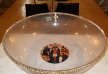 Вчера, на Неделя Кръстопоклонна , осветиха съставките за осмото мироварене в БПЦ-БП