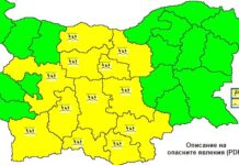 Жълт код за значителни валежи в половината страна днес