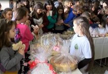 Коледният базар в СУ „ Св. Св. Кирил и Методий” е в подкрепа на двама възпитаници на училището