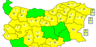 Жълт код за вятър и поледици, в Асеновград дъждът вече преминава в сняг