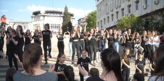 Световният Ден на танца отбелязаха с флашмоб в Асеновград