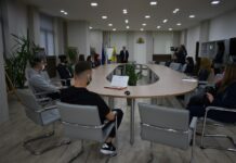 Зам.-кметът на Асеновград инж. Петър Петров връчи парична помощ на 22-ма зрелостници