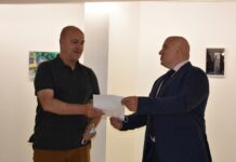 Зам.-кметът Димитров връчи строителното разрешение за реставрацията на чешмата на Каварджията