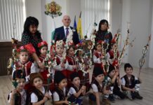 Сурвакари от ДГ „Асенова крепост“ гостуваха днес в Община Асеновград