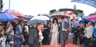 Много дъжд и много красиви абитуриенти в Асеновград